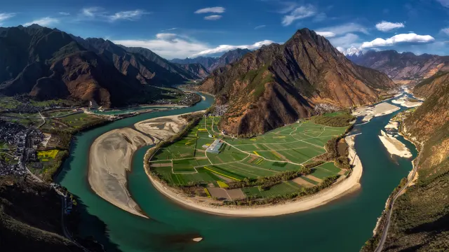 First Bend of the Yangtze River